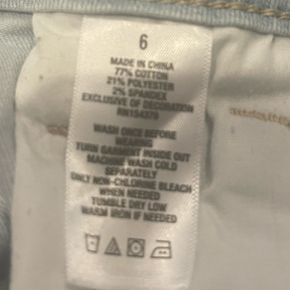 Aeropostale high waisted midi light wash jean shorts with rips size 6 - Picture 6 of 9